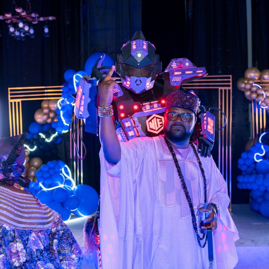 DANCING ROBOT​ BY DJ AK 21