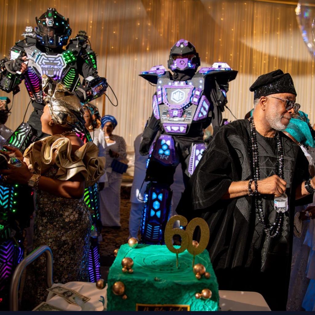 DANCING ROBOT​ BY DJ AK 21